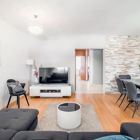 Montesa With Free Parking And Balcony