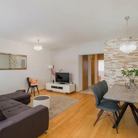 Montesa With Free Parking And Balcony