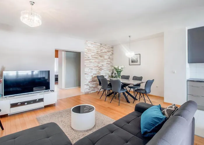 Montesa With Free Parking And Balcony * Zadar