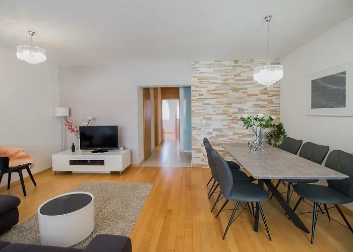 Lägenhet Montesa With Free Parking And Balcony Zadar