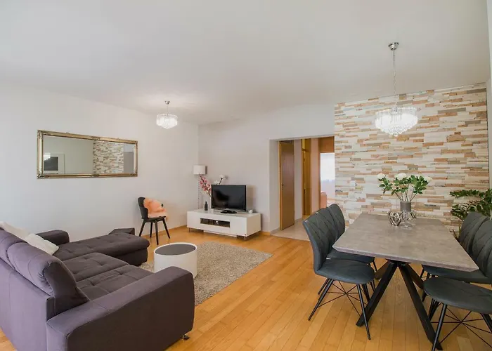 Montesa With Free Parking And Balcony