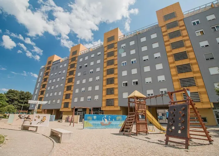 Montesa With Free Parking And Balcony Apartamento Zadar