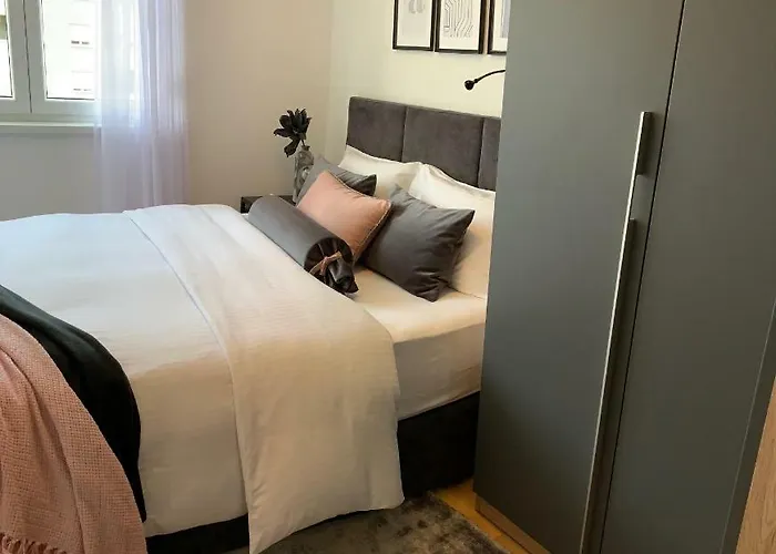 Montesa With Free Parking And Balcony Zadar